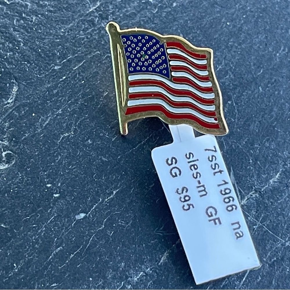 Gold filled United States 🇺🇸 flag pin